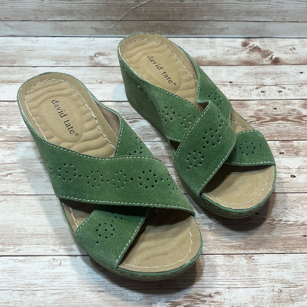 David Tate Moss Green Suede Block Heel Wedge Sandals Size 4.5 2-1/4” Wedge Heel